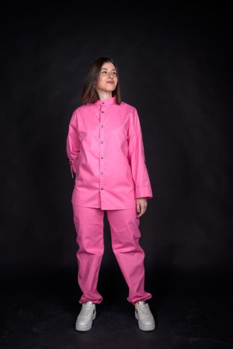 Baggy chef clothes for men and women. Pink chef shirt with metal bronze stud buttons.