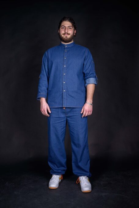 Chef wearing blue denim chef clothes, comfortable and stylish, ideal for daily use.