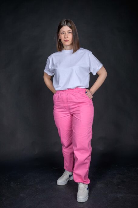 Florist’s pants with two front pockets and elastic waist for personalized fit according to your body type.