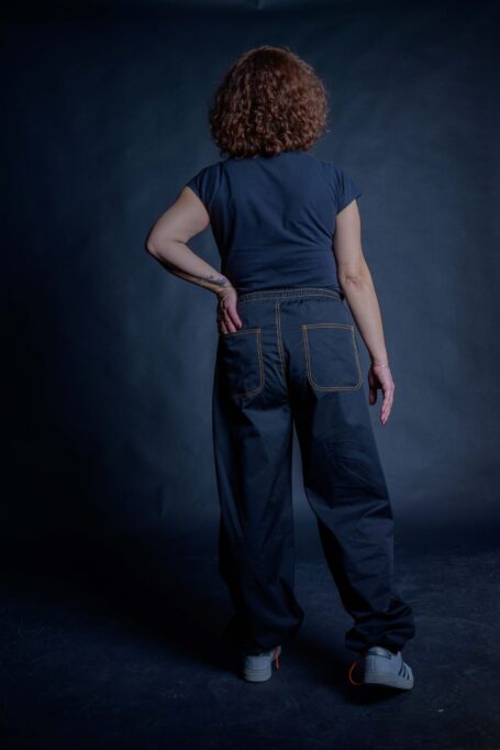 Personalized baggy pants for waiters in cafes and restaurants, which have elastic waist with extra inner drawstring and two back pockets. Comfortable and personalized clothing for both men and women.