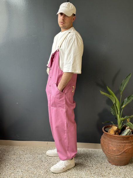Bartender’s stylish loose fit overall pants with beautiful external decorative stitches and a metal bronze hook on the salopette’s back side.